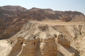 Grutas onde foram descobertos alguns manuscritos do Mar Morto, Qumran